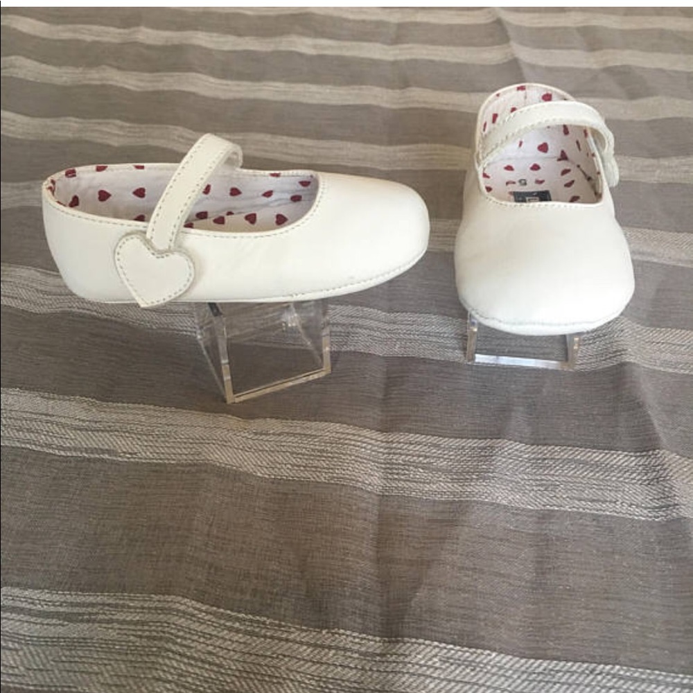 White baby sandals/shoes size 5
